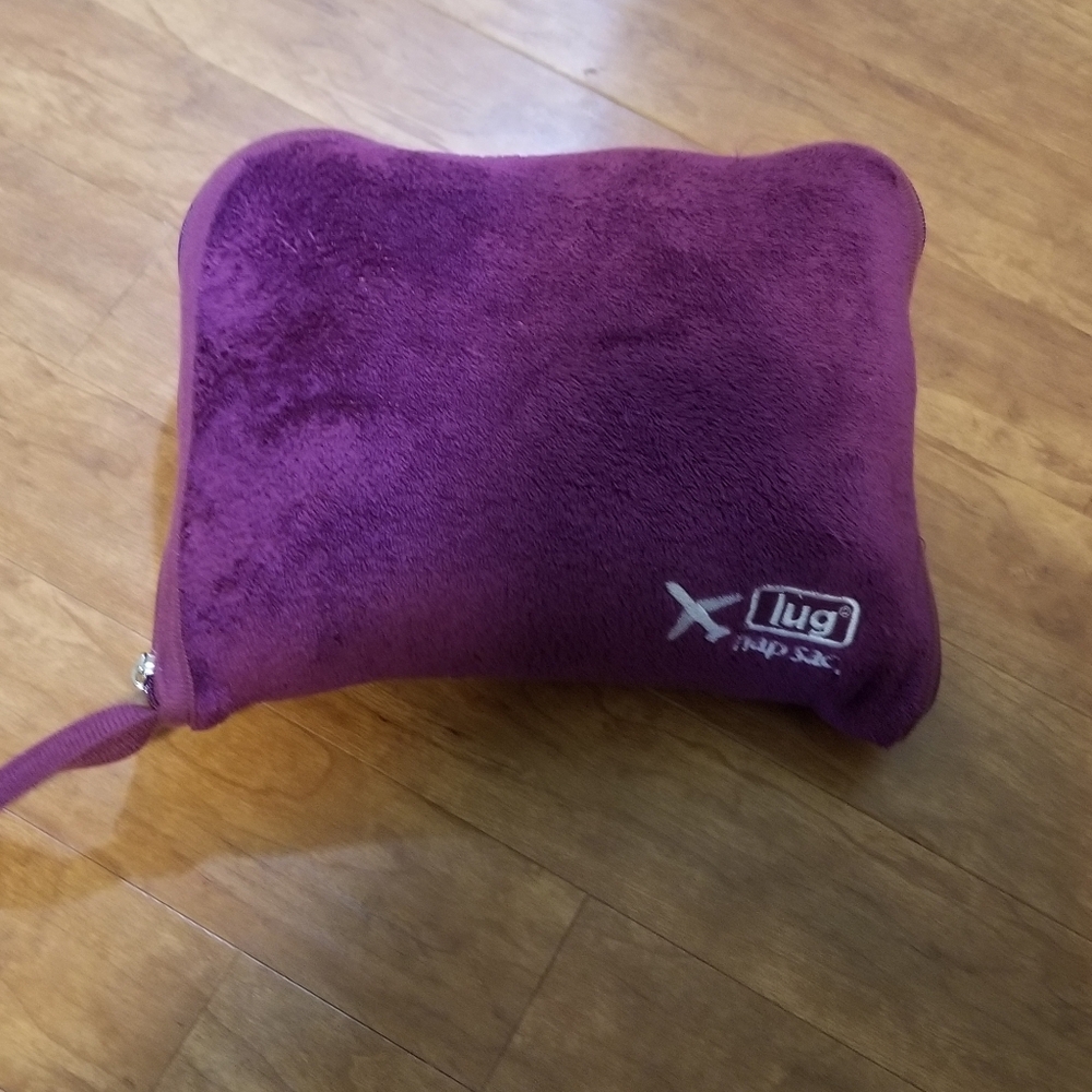 LUG nap sac, blanket to pillow with carry strap